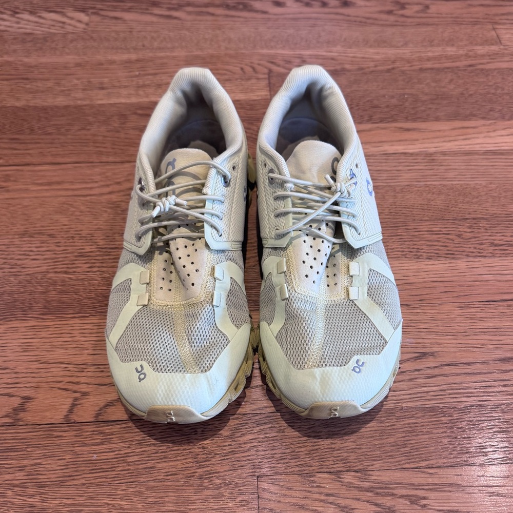 On Cloud Running Shoes, light yellow